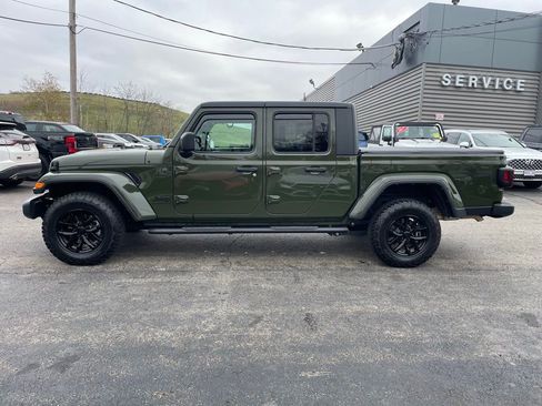 Used 2023 Jeep Gladiator Sport image 2