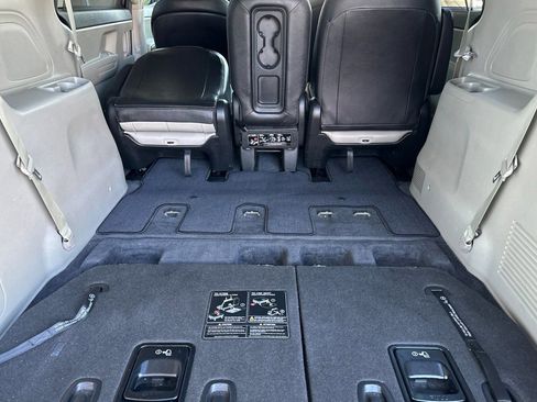 Used 2021 Kia Sedona EX image 17