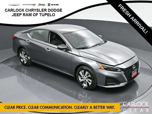 Used 2025 Nissan Altima 2.5 S FWD image 29