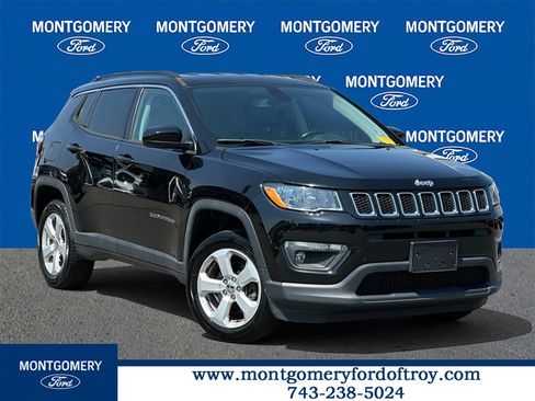 Used 2018 Jeep Compass Latitude image 1