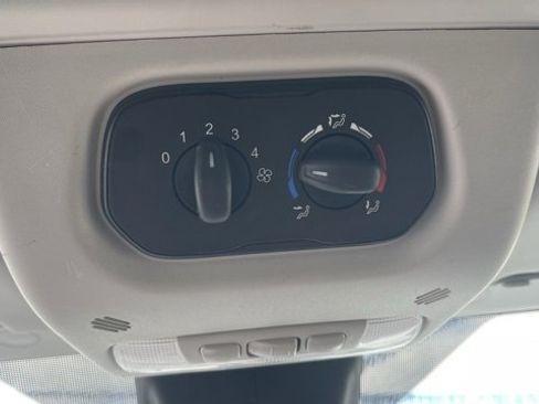 Used 2018 Ford Transit 150 XLT image 24