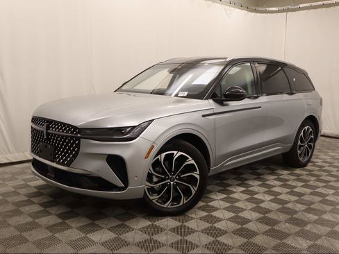 Used 2024 Lincoln Nautilus Reserve image 1