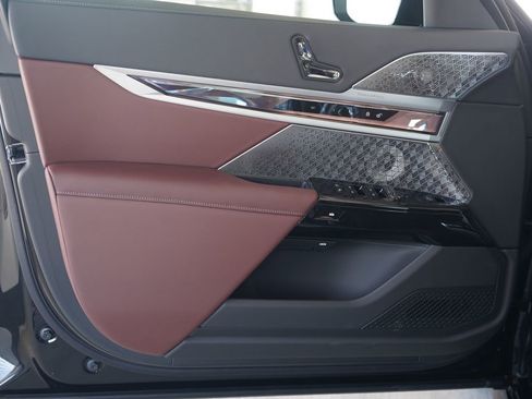 New 2026 BMW 740i w/ Premium Package image 9