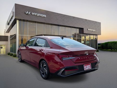 Used 2025 Hyundai Elantra Limited FWD image 5