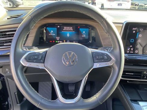 Used 2024 Volkswagen Atlas SE image 23