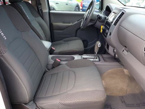 Used 2018 Nissan Frontier SV RWD image 12