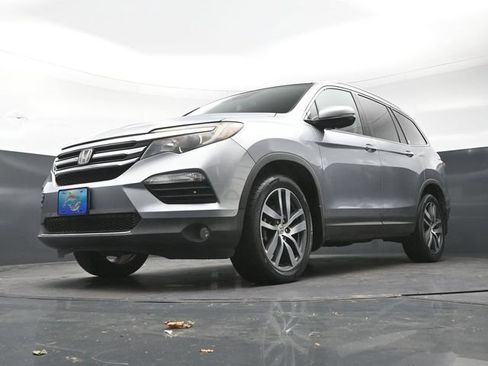 Used 2017 Honda Pilot Touring image 25