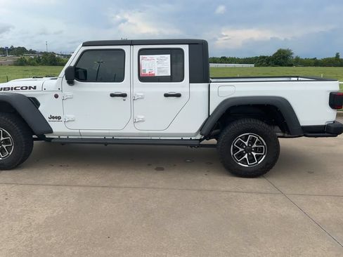 Used 2024 Jeep Gladiator Rubicon AWD/4WD image 6