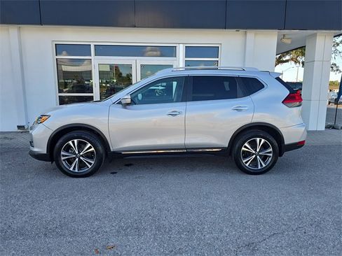 Used 2017 Nissan Rogue SL w/ SL Premium Package image 4