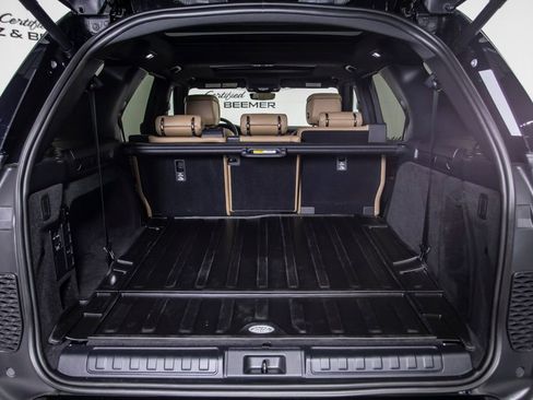 Used 2025 Land Rover Discovery Dynamic SE image 10