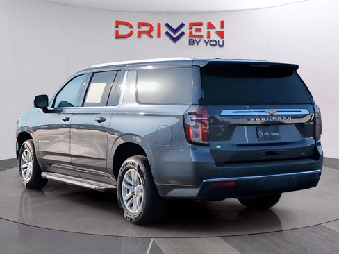 Used 2021 Chevrolet Suburban LT image 3
