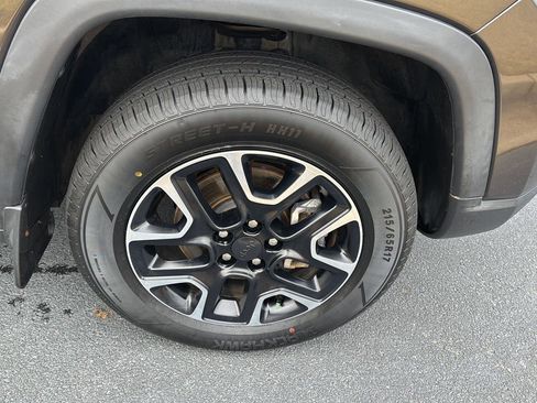 Used 2019 Jeep Compass Trailhawk image 34