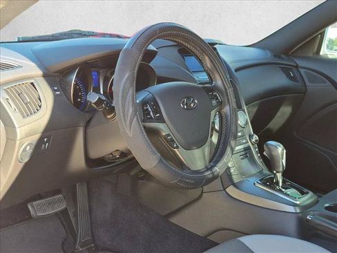 Used 2015 Hyundai Genesis 3.8 RWD image 2