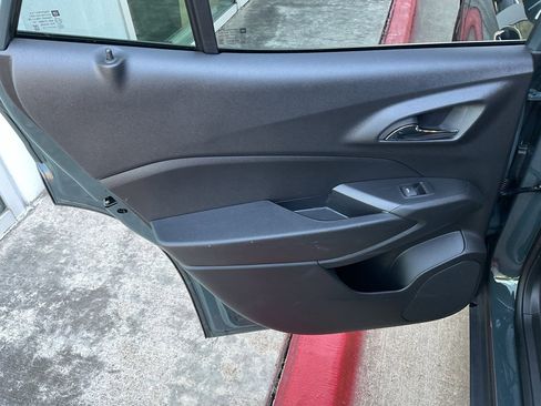 Used 2025 Chevrolet Trax LT image 18