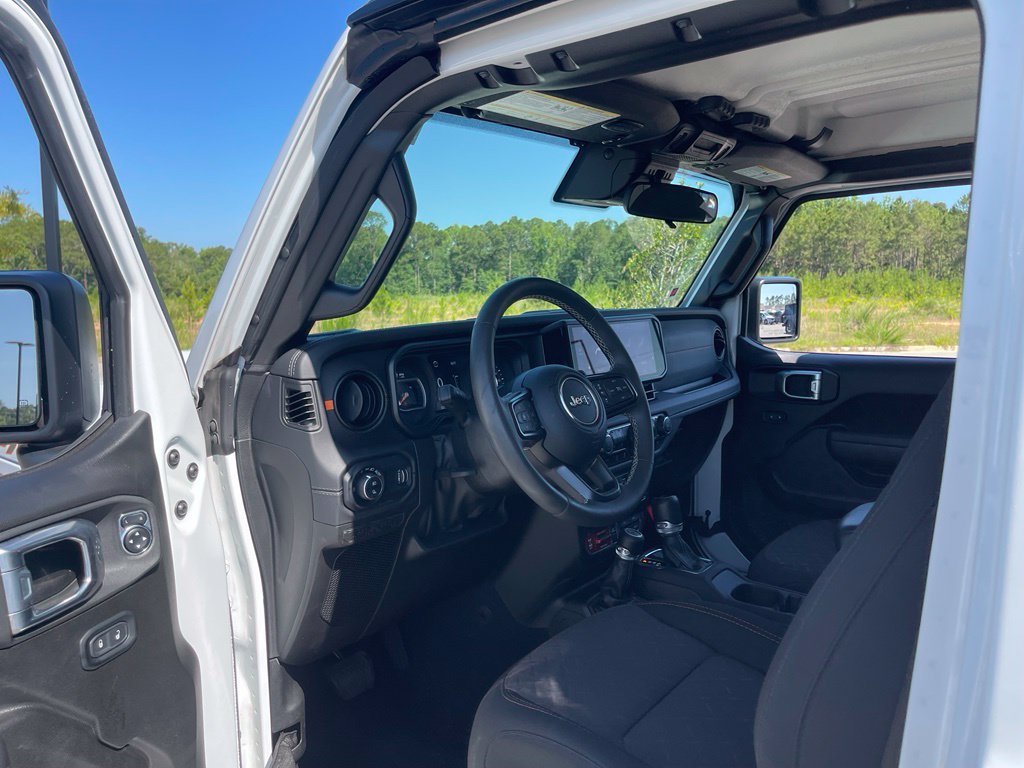 Used 2025 Jeep Gladiator Mojave w/ Convenience Group AWD/4WD image 37