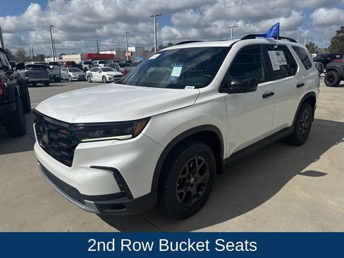 Used 2023 Honda Pilot TrailSport image 3
