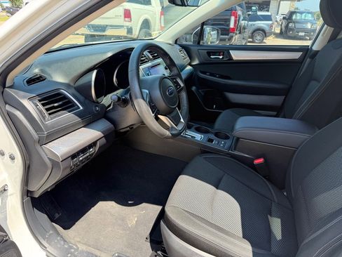 Used 2019 Subaru Outback 2.5i Premium image 11