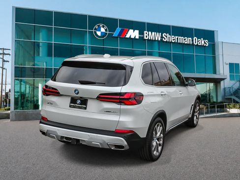 Used 2024 BMW X5 xDrive50e AWD/4WD image 5