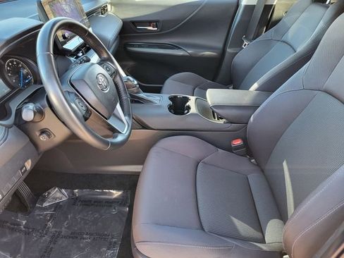 Used 2023 Toyota Venza LE image 18