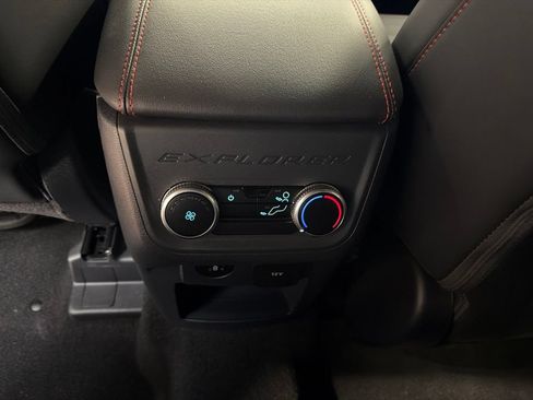 Used 2025 Ford Explorer ST-Line w/ ST-Line Street Pack AWD/4WD image 16