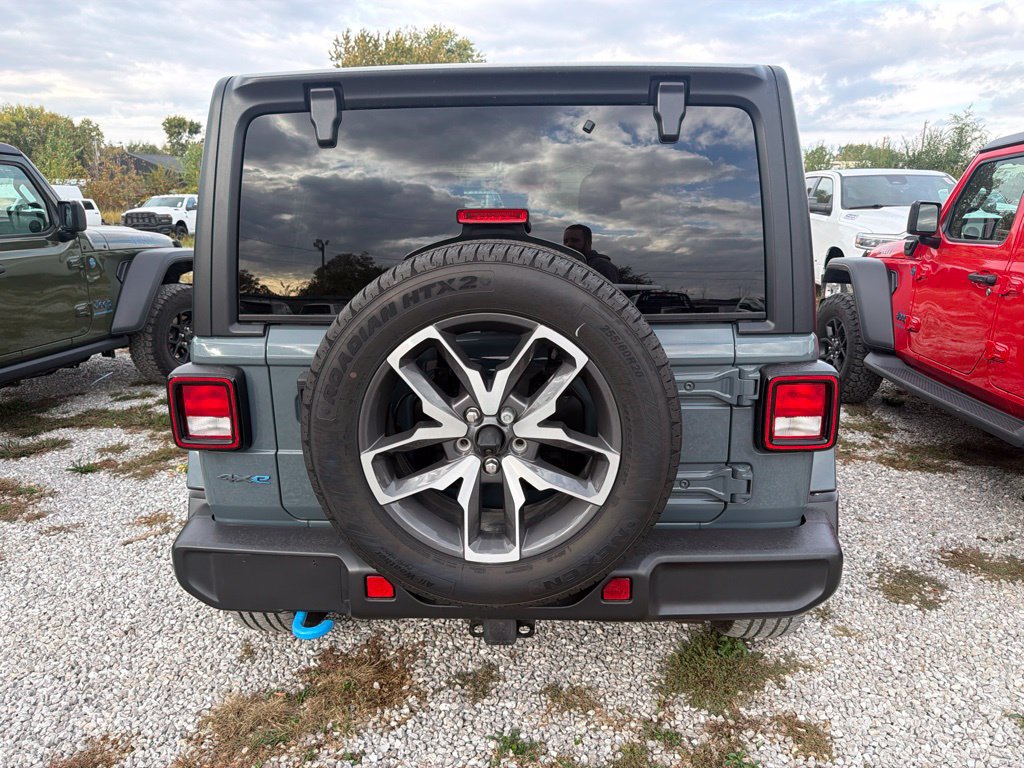 Used 2024 Jeep Wrangler Unlimited w/ Convenience Group AWD/4WD image 6
