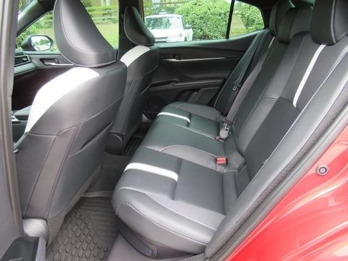 Used 2026 Toyota Camry Hybrid FWD image 33