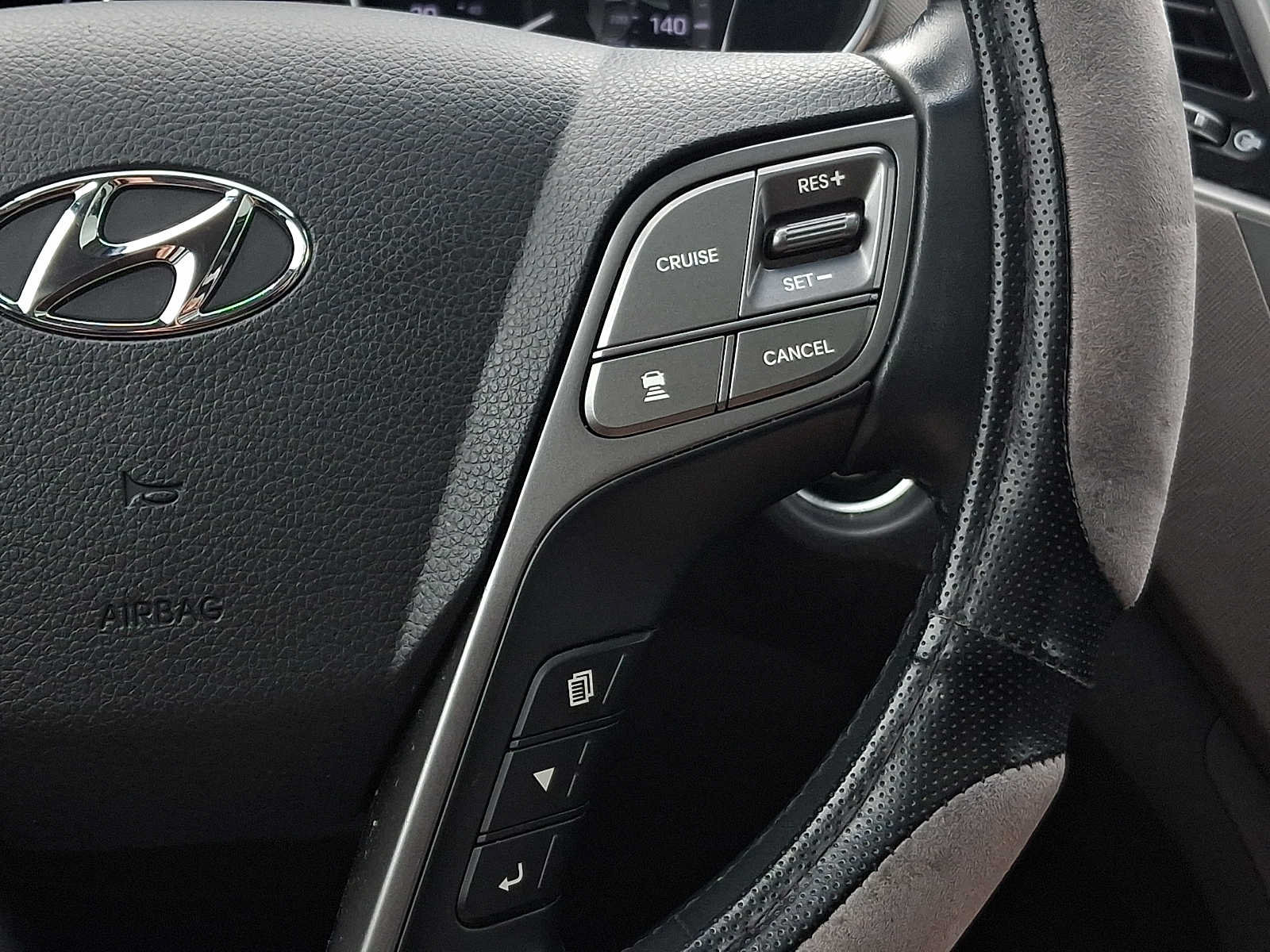 Used 2017 Hyundai Santa Fe Limited AWD/4WD image 32