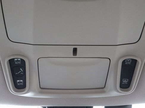 Used 2020 Chrysler Pacifica Limited image 33