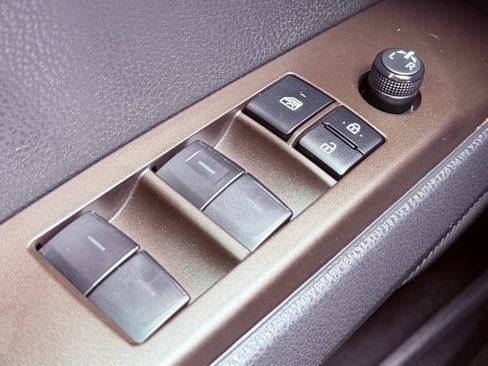 Used 2022 Toyota Camry SE w/ Carpet Mat Package (TMS) FWD image 21