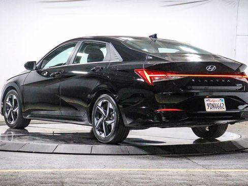 Used 2023 Hyundai Elantra Limited FWD image 2