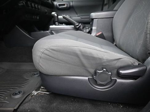 Used 2019 Toyota Tacoma TRD Off-Road w/ Technology Package image 19