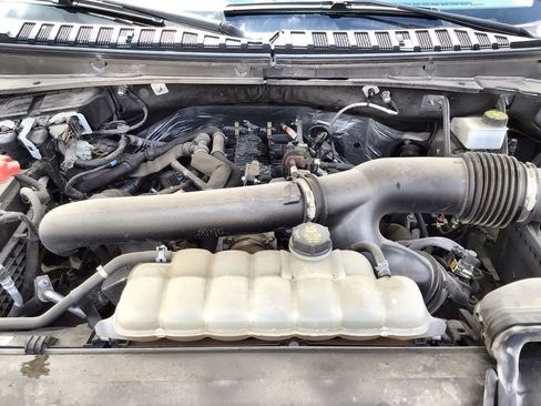 Used 2024 Ford Expedition XLT image 31