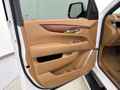 Used 2017 Cadillac Escalade Platinum RWD image 22