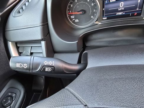 Used 2024 GMC Terrain SLE image 19