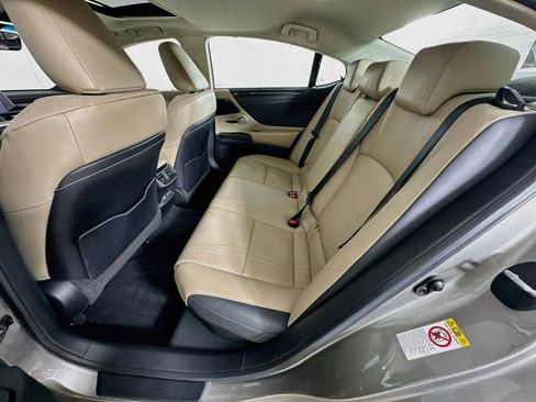 Used 2019 Lexus ES 300h Ultra Luxury FWD image 29