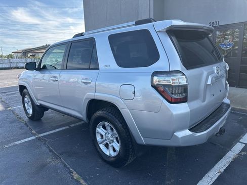 Used 2019 Toyota 4Runner SR5 AWD/4WD image 7