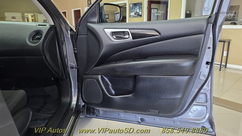 Used 2019 Nissan Pathfinder S FWD image 18