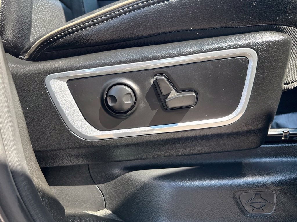 Used 2023 RAM 1500 Laramie AWD/4WD image 15