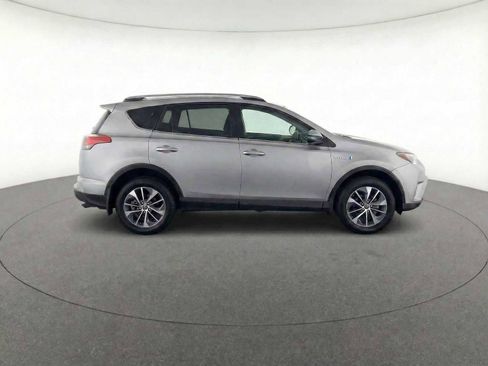 Used 2017 Toyota RAV4 XLE w/ Convenience Package image 9