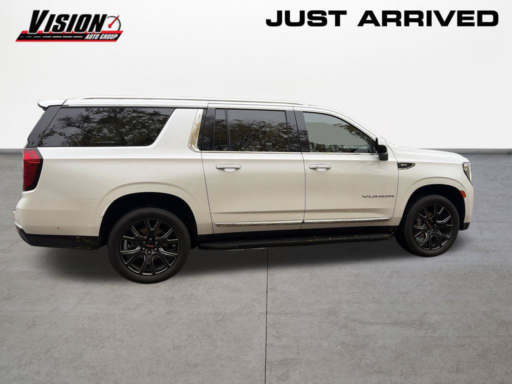 Used 2023 GMC Yukon XL SLT AWD/4WD image 4