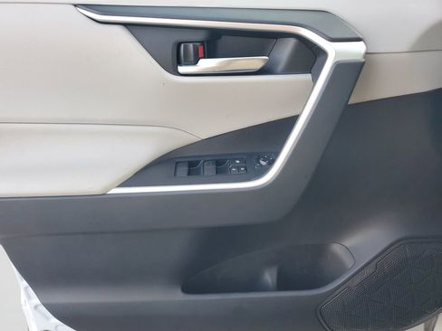 Used 2019 Toyota RAV4 XLE w/ Convenience Package FWD image 19