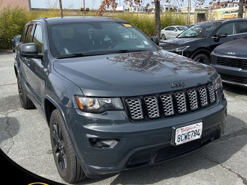 Used 2018 Jeep Grand Cherokee Altitude image 6