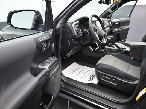 Used 2022 Toyota Tacoma TRD Sport image 17