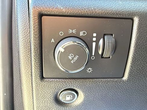 Used 2021 Jeep Grand Cherokee Laredo X image 19