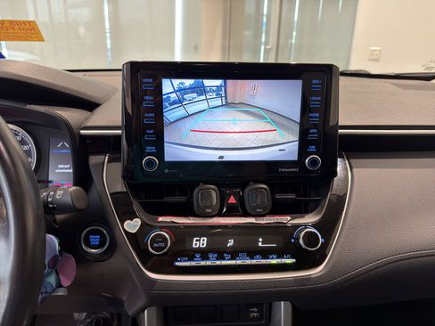 Used 2022 Toyota Corolla Cross LE w/ Moonroof Package FWD image 11