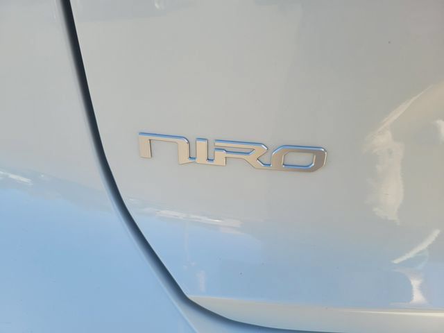 Used 2024 Kia Niro Wind w/ Wind Preserve Package FWD image 7