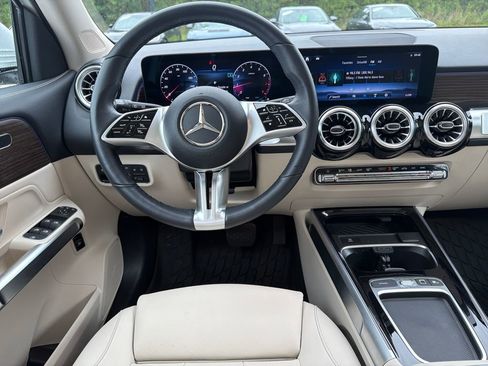 Used 2026 Mercedes-Benz GLB 250 image 2