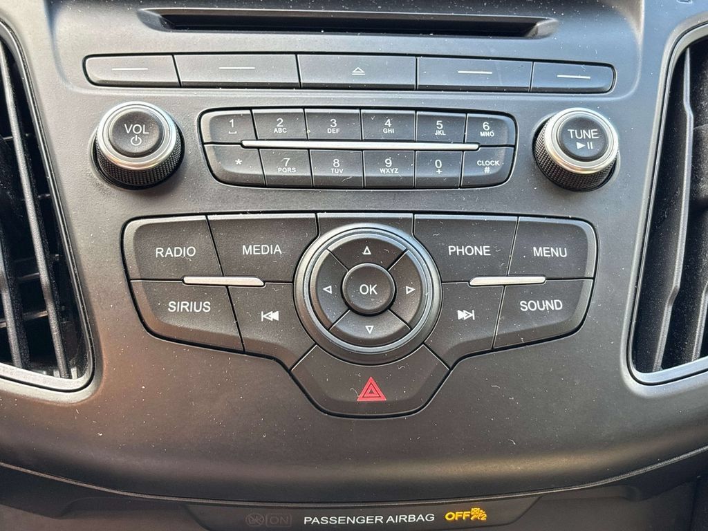 Used 2017 Ford Focus SE FWD image 26