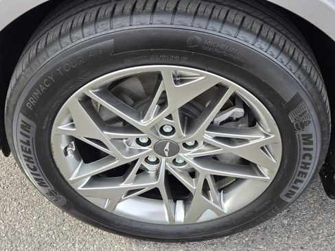 Used 2022 Genesis GV70 2.5T w/ Advanced Package AWD/4WD image 12