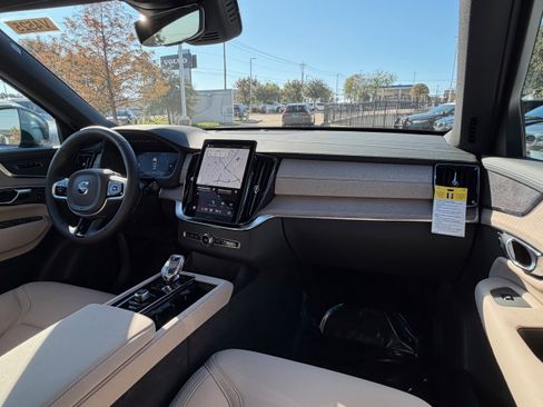 New 2026 Volvo XC90 B6 Core image 10